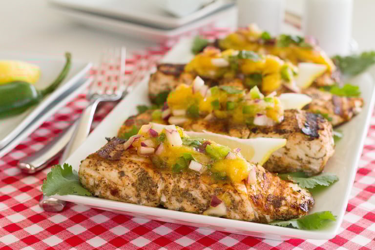 Robalo grelhado na brasa com legumes