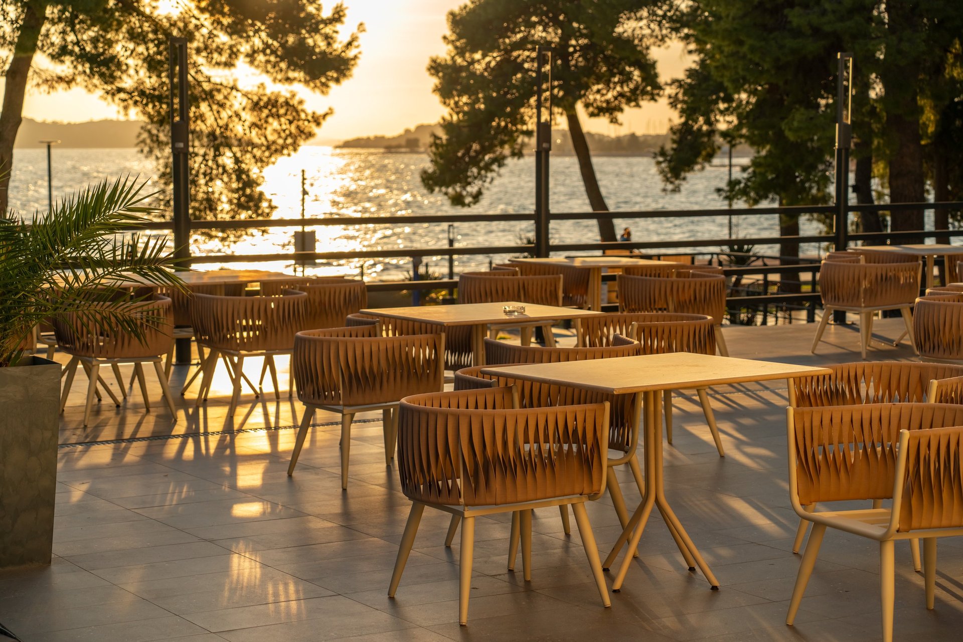 Restaurante Dona Helena - Terraço junto à praia